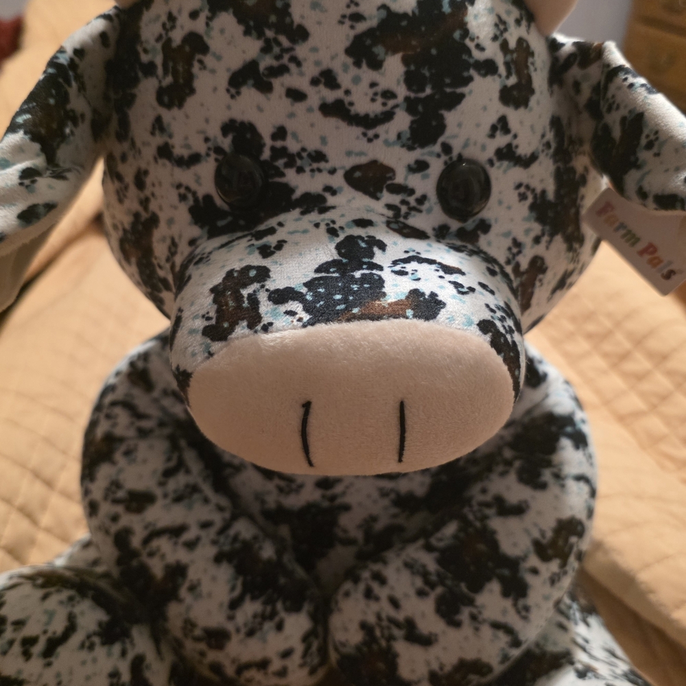 Farm Pals Spotted Stuffed Cow. Brand New
